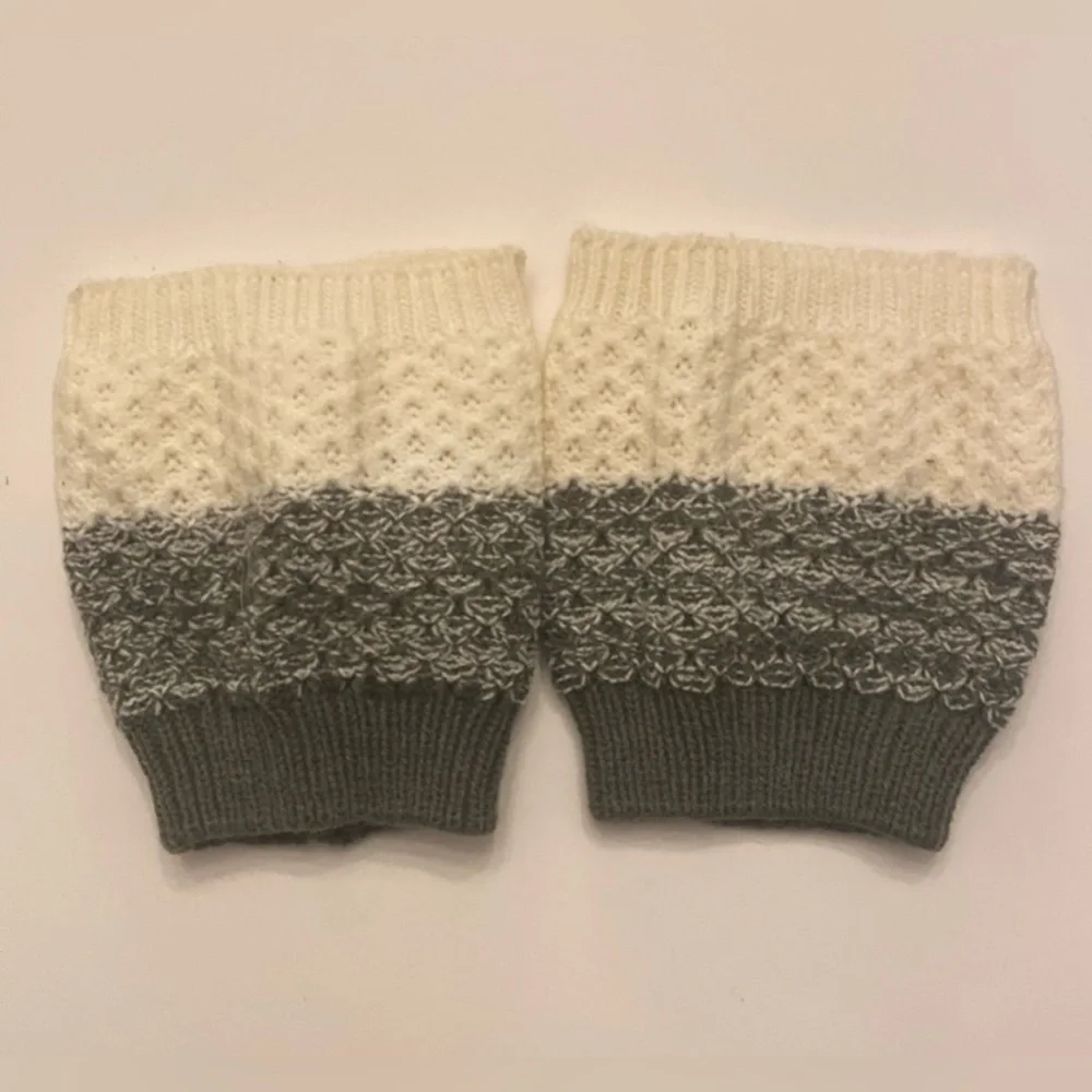 Preppy Cable Knit Leg Warmers Ribbed Boot Cuffs Shoe Toppers Wood Buttons OS